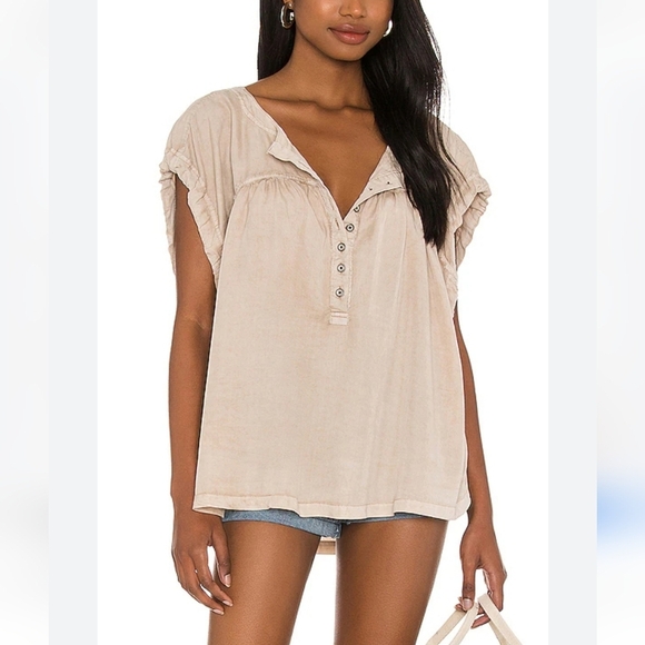 We The Free Neutral Tan Frayed Sleeveless Lagonlook Shirt - Picture 1 of 15